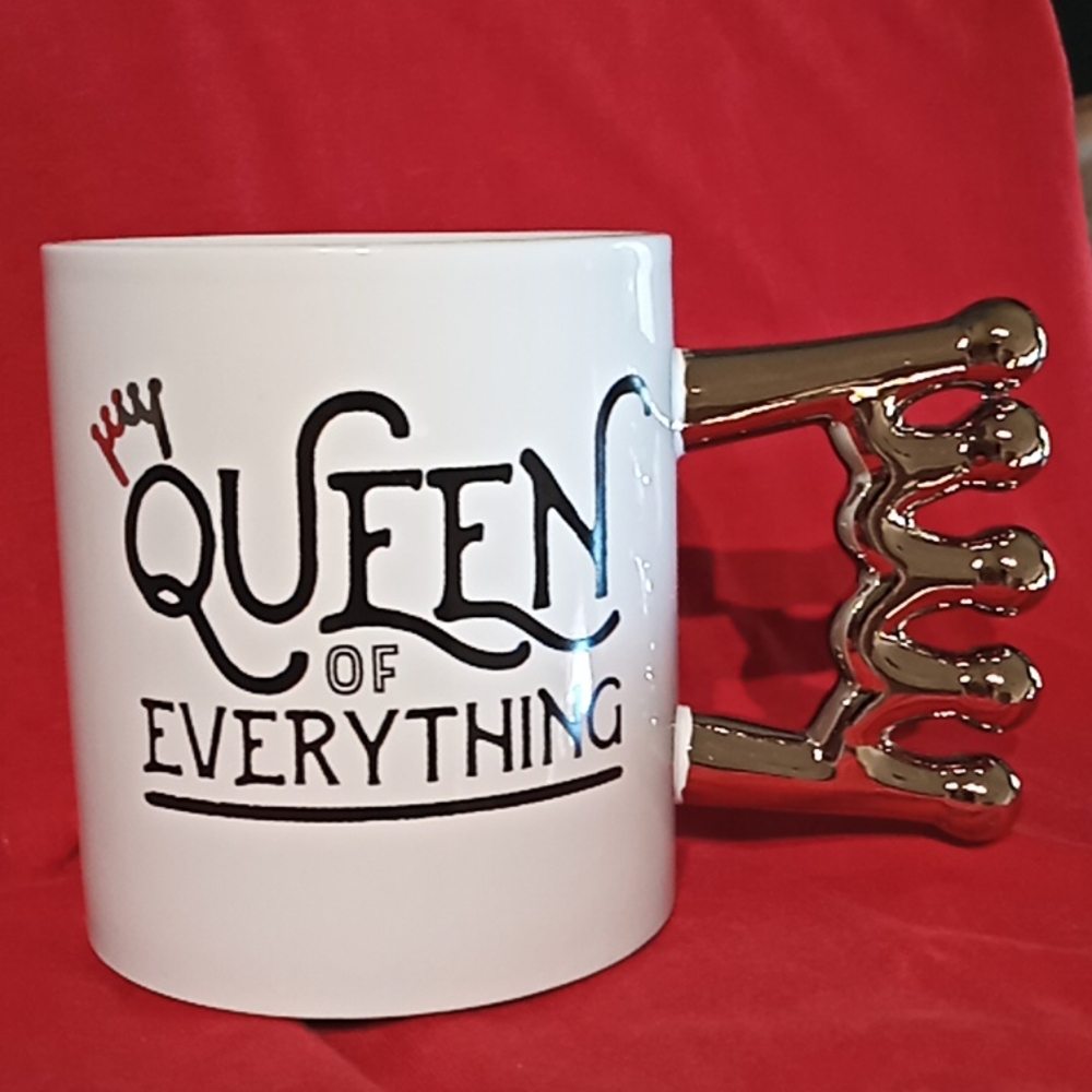 "Queen Of Everything" Oversized Mug By BIGMOUTH Inc. 20 Oz. New Without Tags.